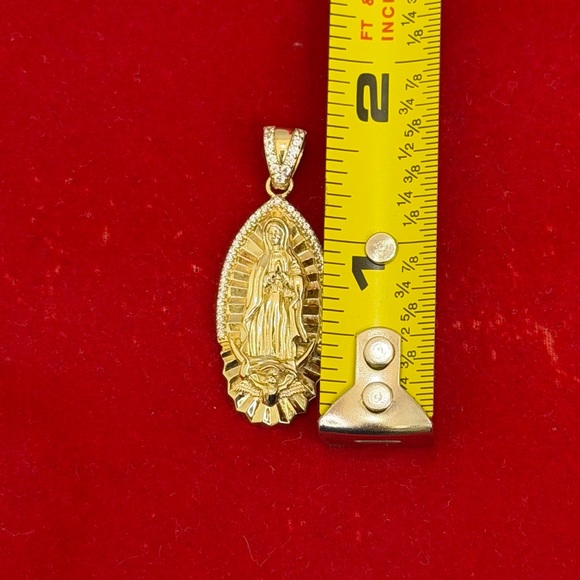 925 Sterling Silver 18K Gold Plated Virgin Mary Pendant Iced CZ 8g Unisex - Picture 6 of 7